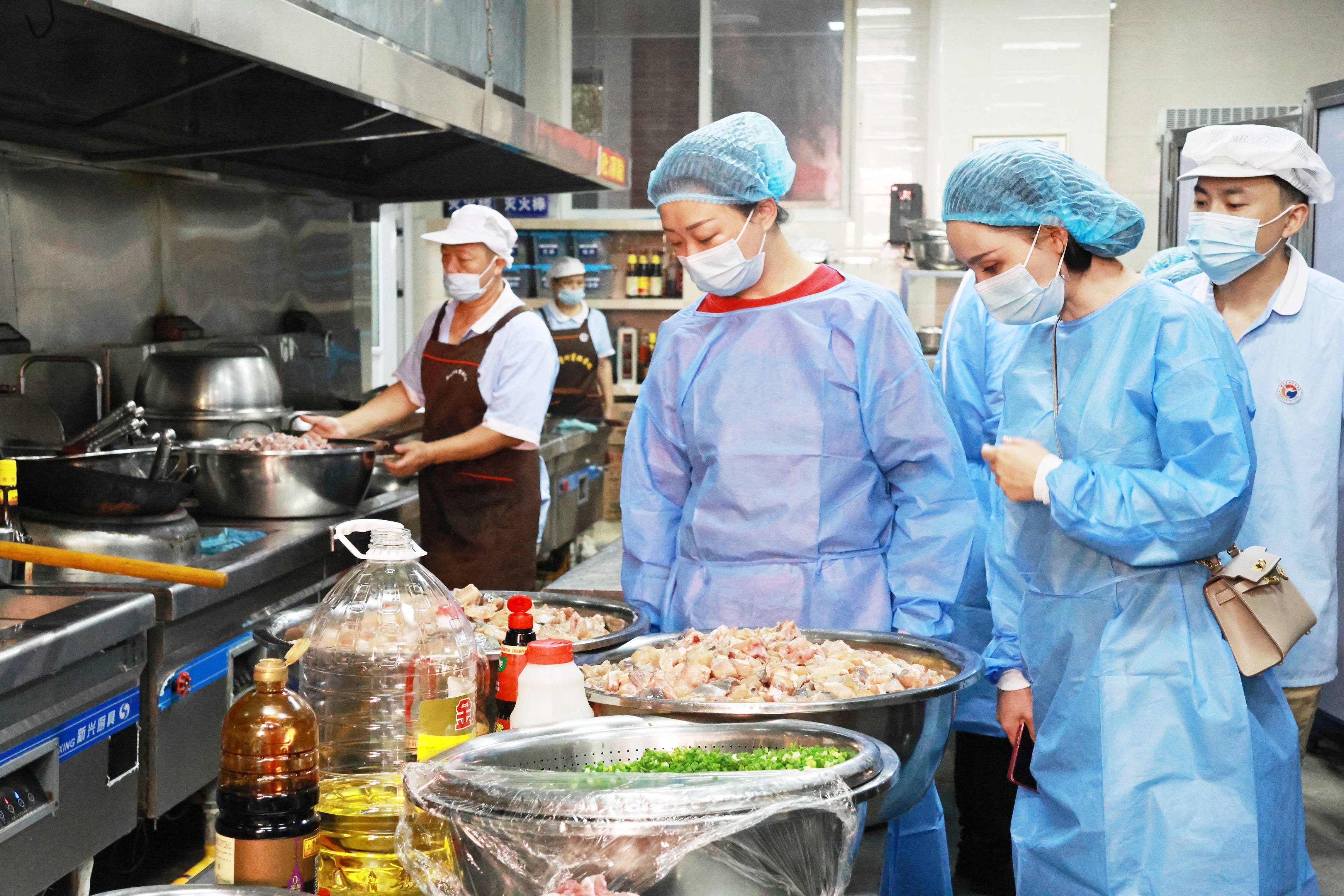 @全体家长，跟膳食委员会一起“探秘”食堂后厨