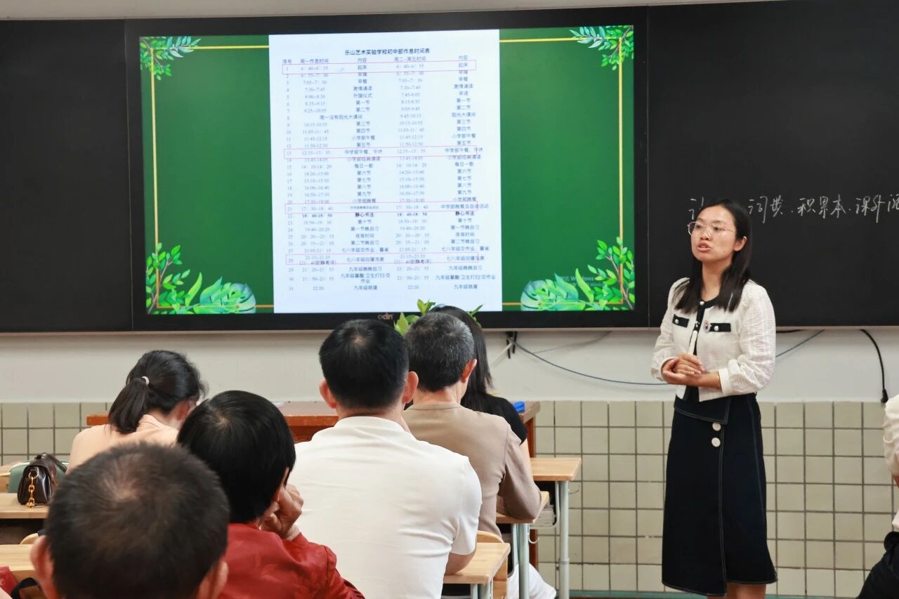 汇演展英姿，迷彩致青春！