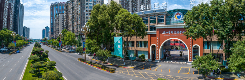 学校正门地理位置